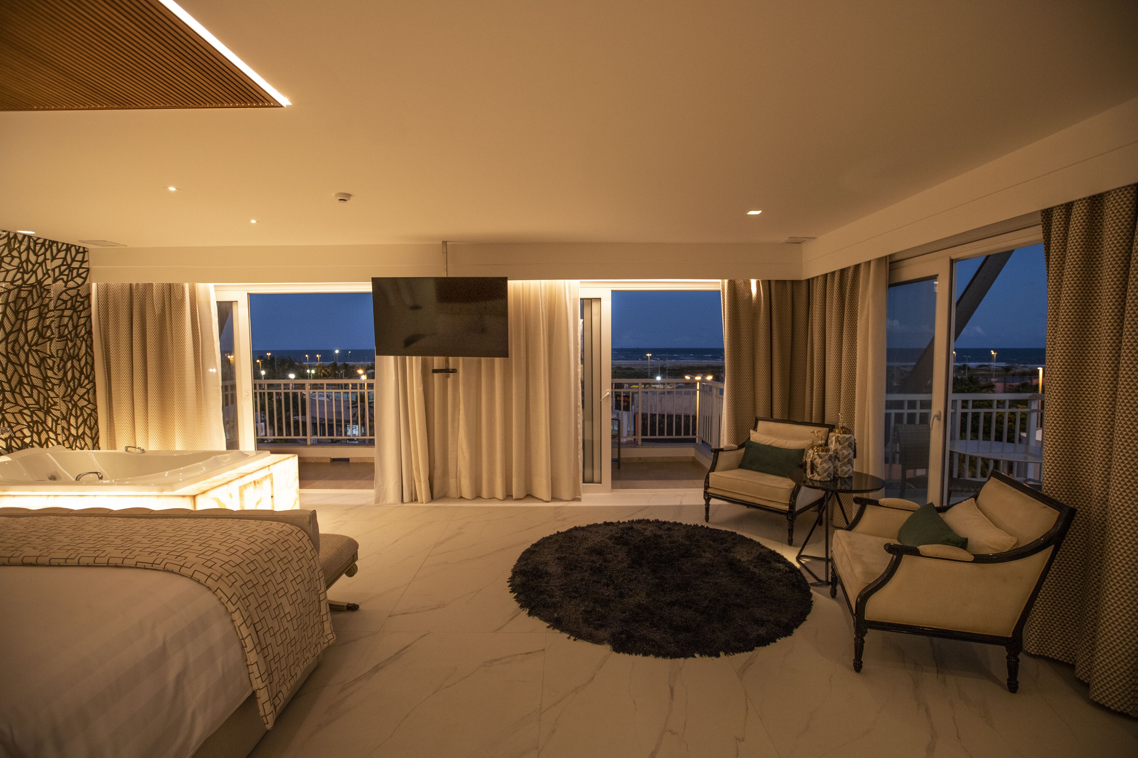 suíte presidencial | living area | 43-inch smart tv with cable channels, tv