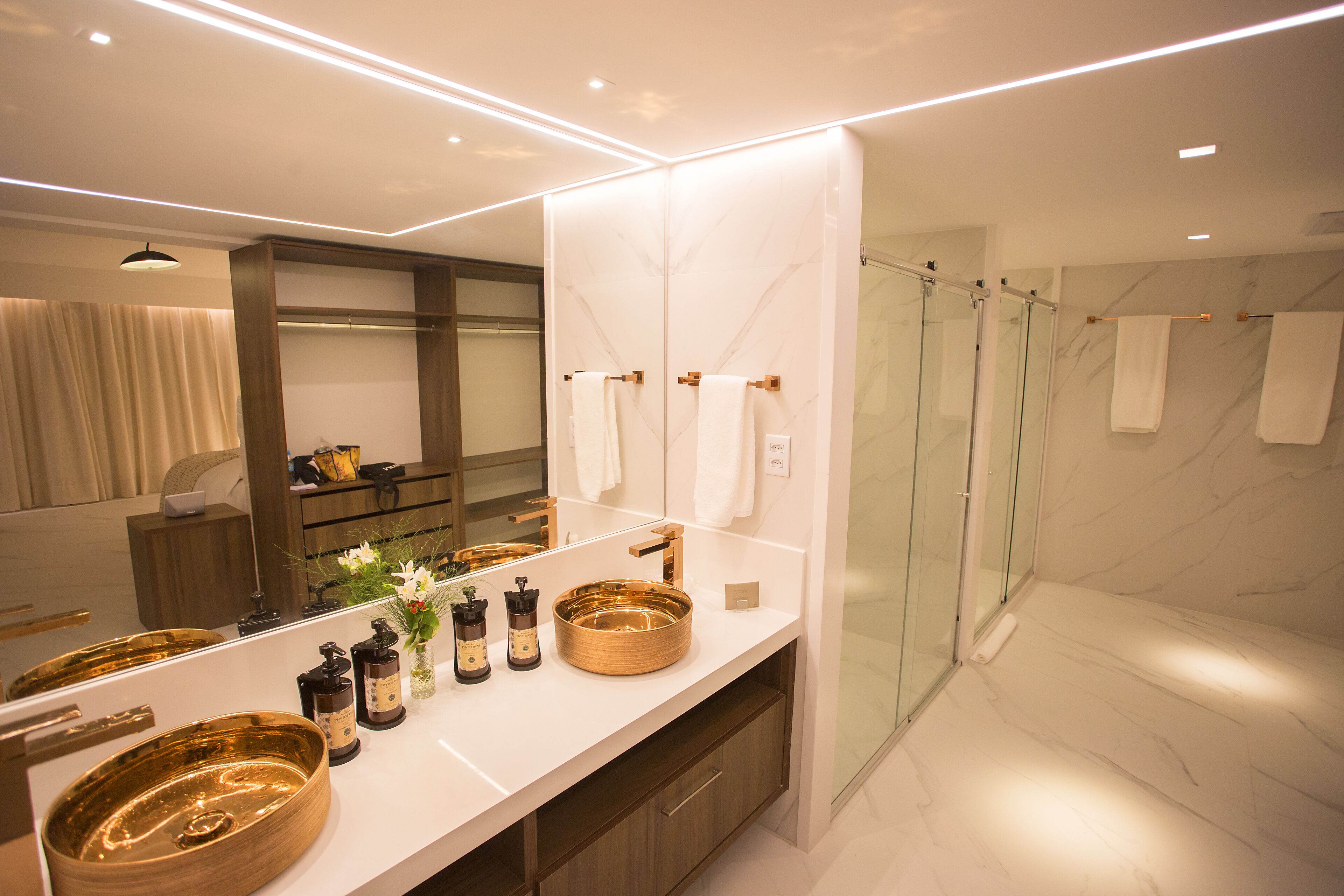 suíte presidencial | bathroom | shower, free toiletries, hair dryer, bathrobes