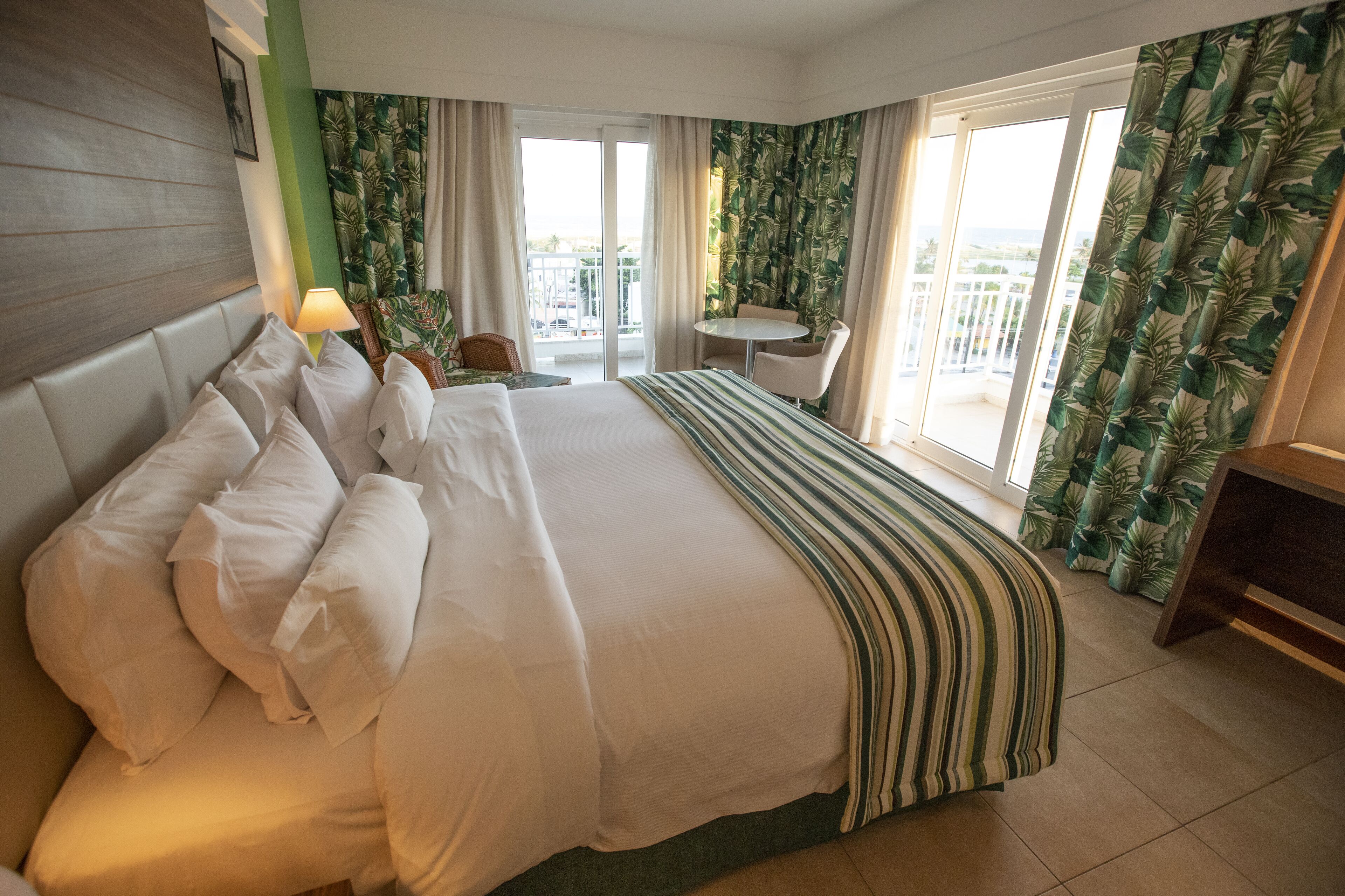 Deluxe Premium King | Premium bedding, Select Comfort beds, minibar, in-room safe