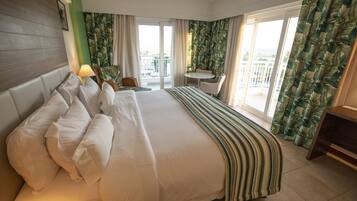 Deluxe Premium King | Premium bedding, Select Comfort beds, minibar, in-room safe