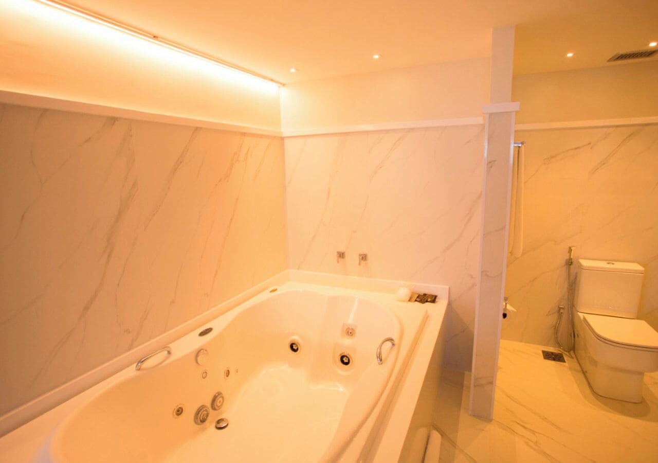 north diamond semi presidential suite | bathroom | shower, free toiletries, hair dryer, bathrobes