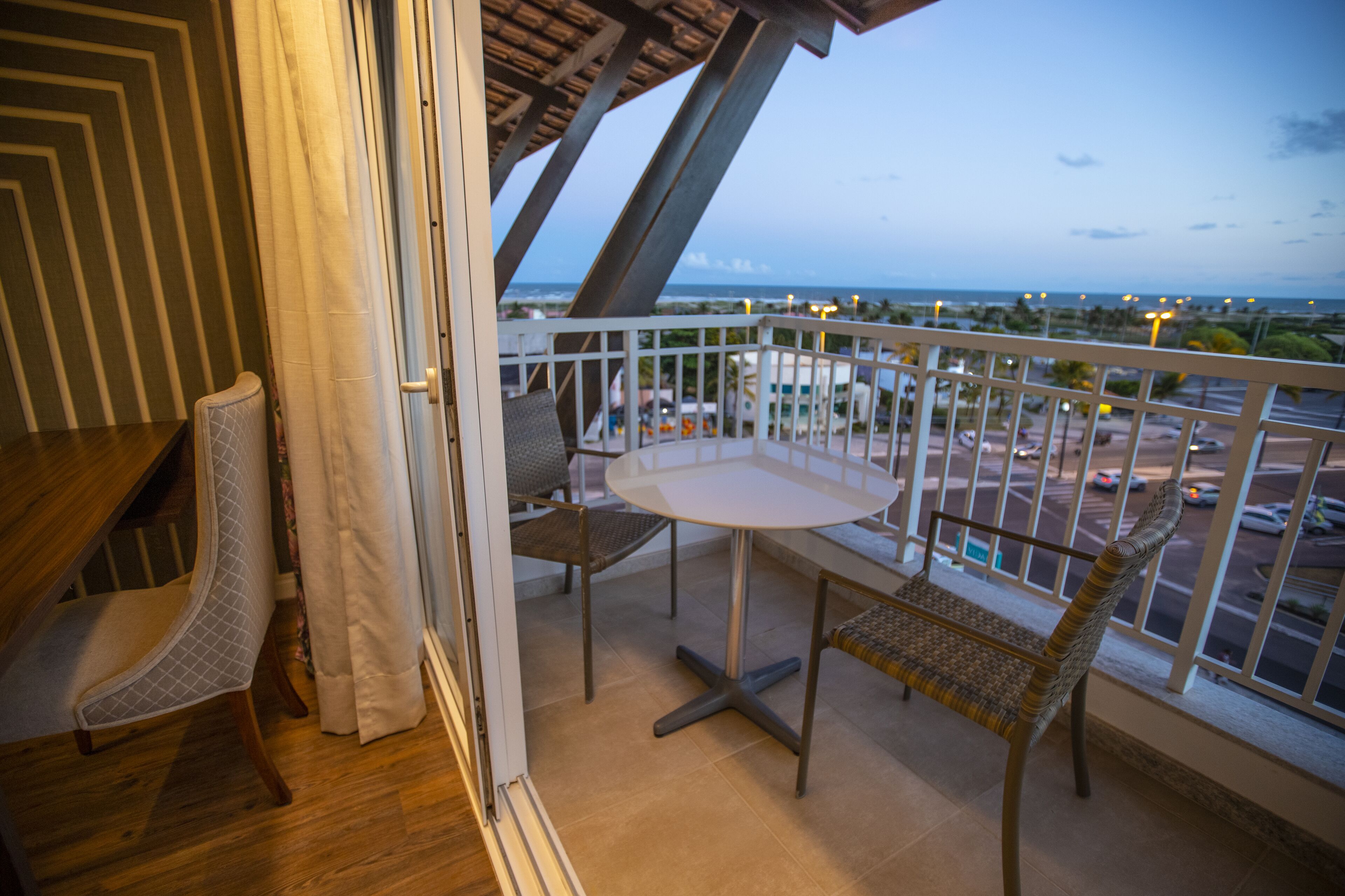 south diamond semi presidential suite | living area | 43-inch smart tv with cable channels, tv