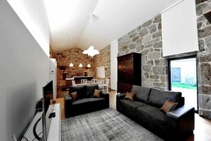 TV, table tennis - Casa da Lúcia Lima - Villa with 1 bedroom (Estorãos)
