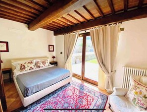 3 chambres, fer et planche à repasser, Wi-Fi, draps fournis