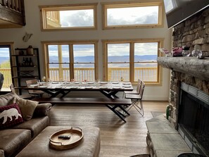 Interior - Christmas open!—ski, snowboard, tube, then relax together by the fire or hot tub (Snowshoe)