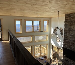 Interior - Christmas open!—ski, snowboard, tube, then relax together by the fire or hot tub (Snowshoe)