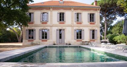 Large holiday home, Heated swimming pool, Center of the village