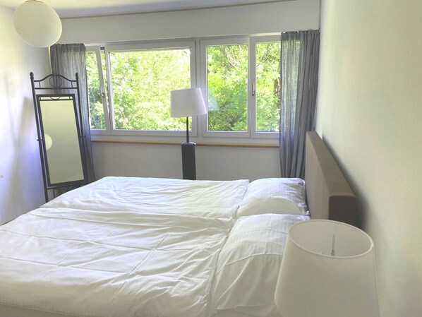 3 bedrooms, iron/ironing board, travel crib, free WiFi