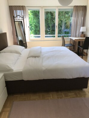 3 bedrooms, iron/ironing board, travel crib, free WiFi