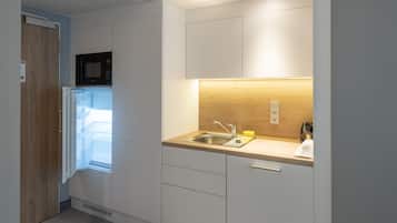 Suite, 1 Queen-Bett, Balkon | Zimmersafe, laptopgeeigneter Arbeitsplatz, Verdunkelungsvorhänge