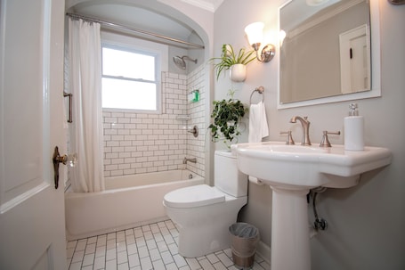 Bathroom. Luxury on Main / South