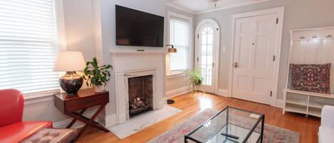 Smart TV, fireplace