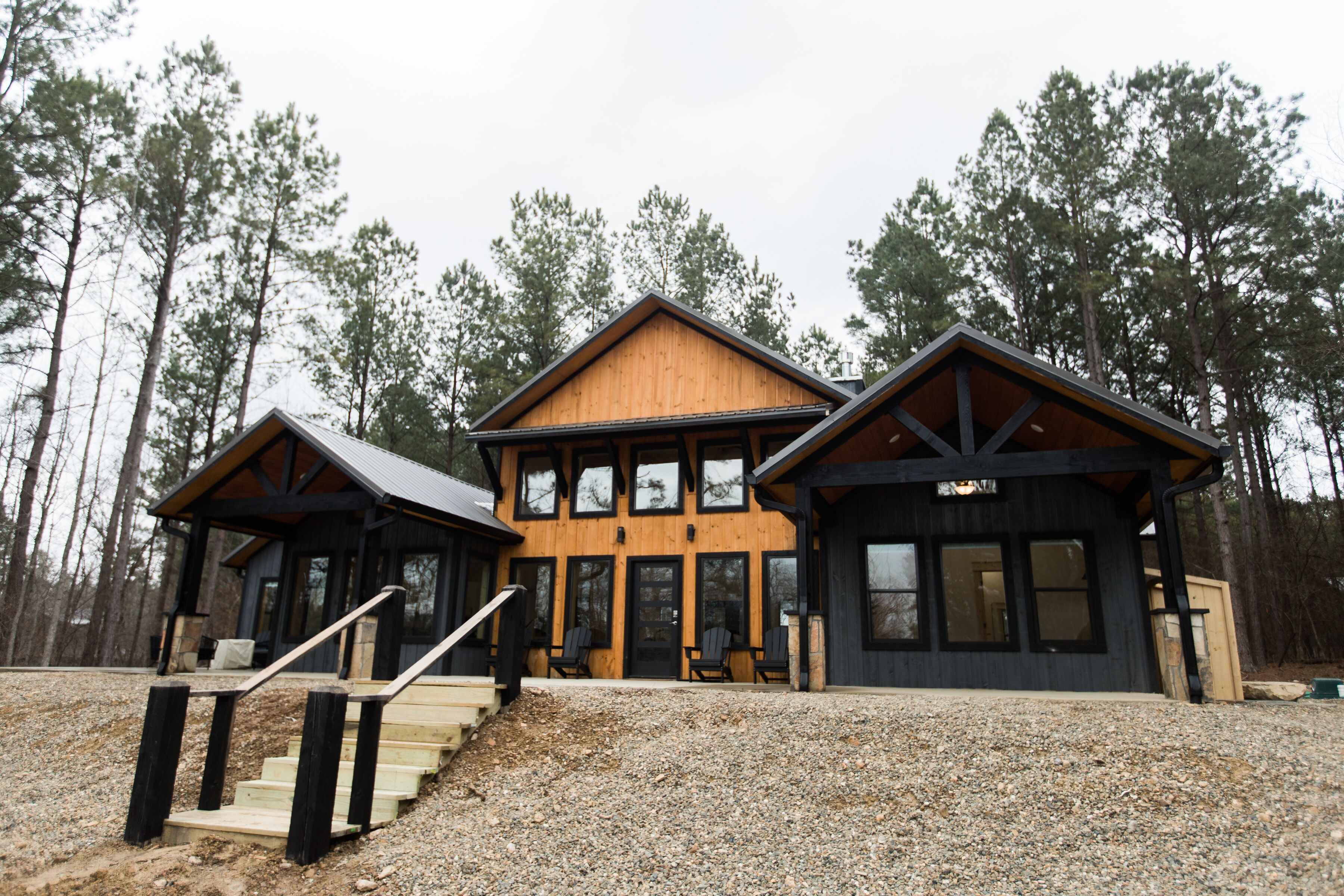 Love On The Weekend- FREE Firewood, Hot Tub, Fireplace, Firepit, Paved Rd!