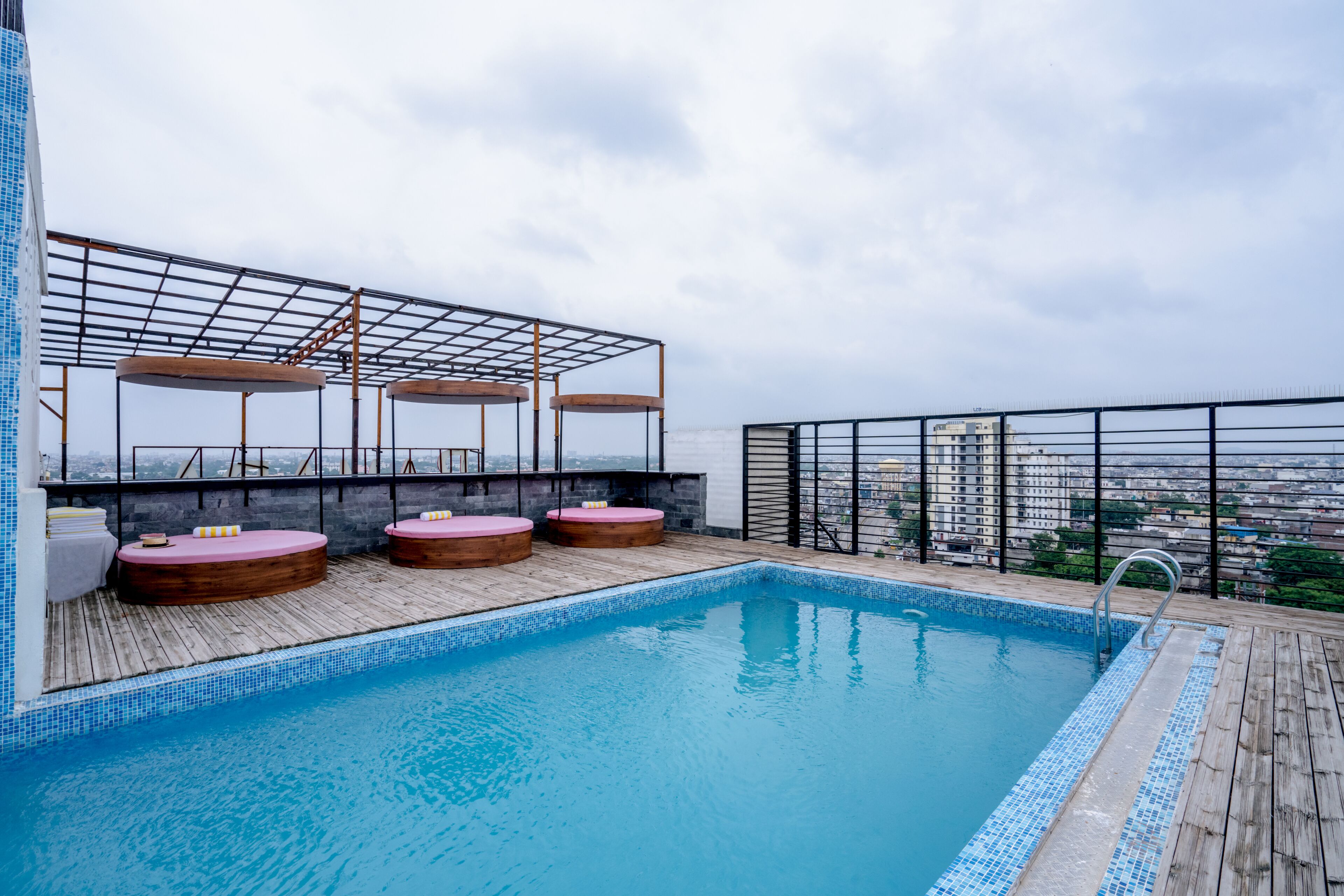 Piscina externa sazonal