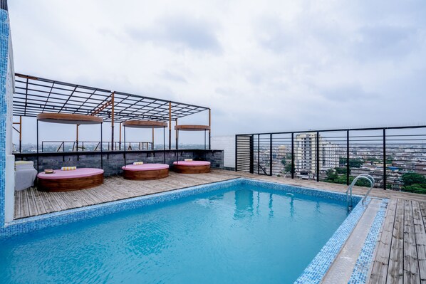 Alberca al aire libre por temporada 