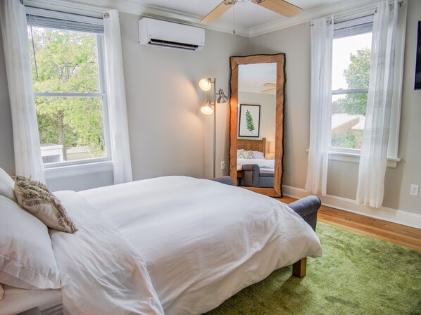 1 bedroom, WiFi - Luxury on Main / West (Richmond)