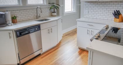 Luxury on Main / West