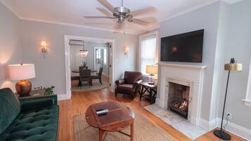 Smart TV, fireplace