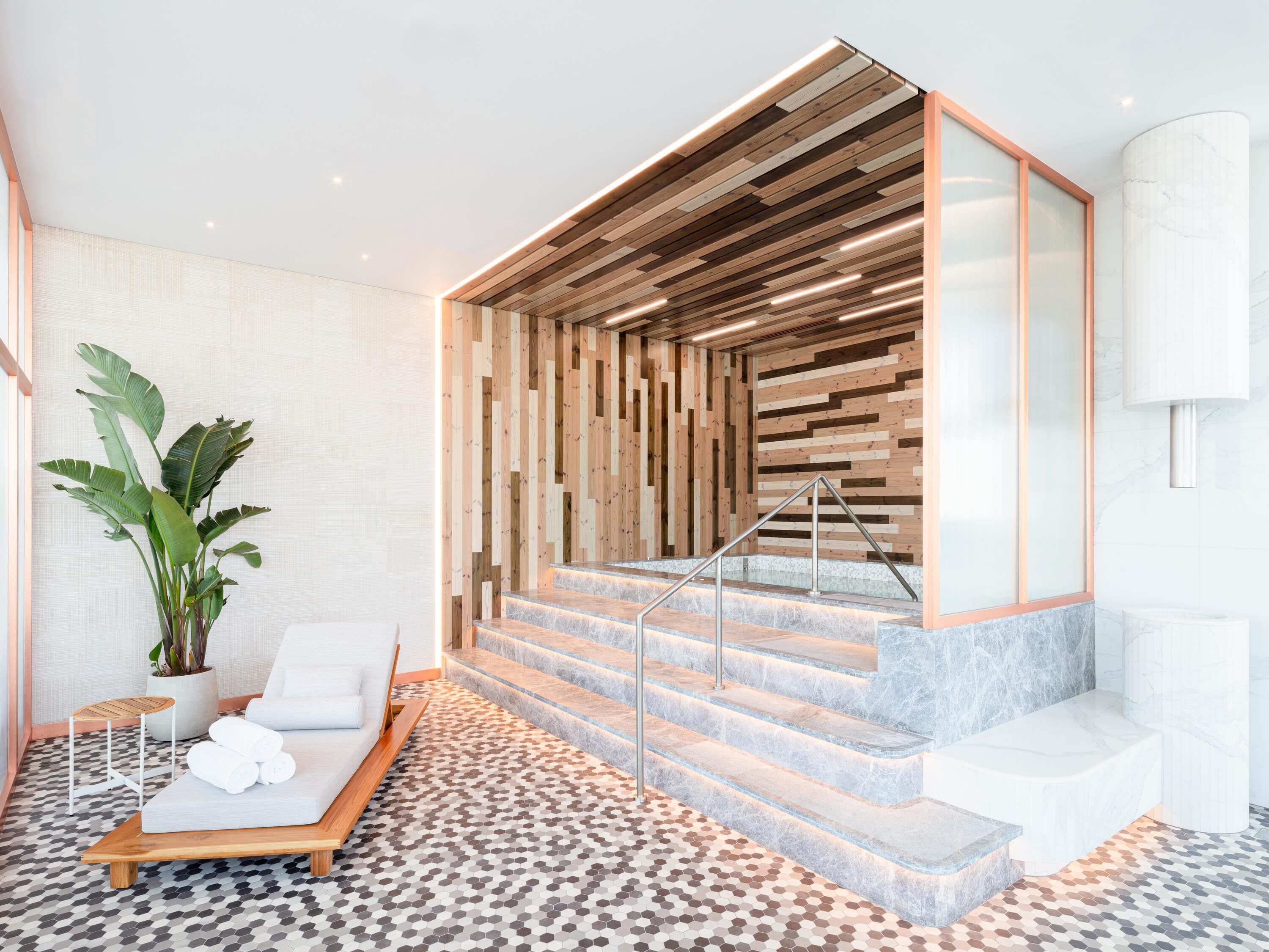 Couples treatment rooms, body treatments, deep-tissue massages