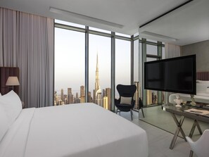 Minibar, in-room safe, desk, laptop workspace - SLS Dubai Hotel & Residences (Dubai)