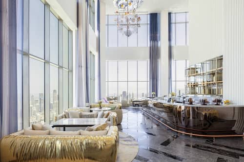 2 restaurants; breakfast, lunch, dinner, and brunch served