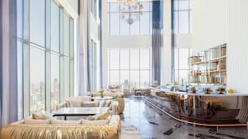 2 ห้องอาหาร, บริการอาหารเช้า อาหารกลางวัน อาหารเย็น, อาหารอิตาเลียน