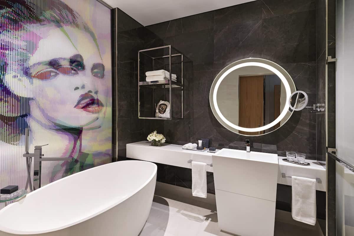 1 bedroom, minibar, in-room safe, desk