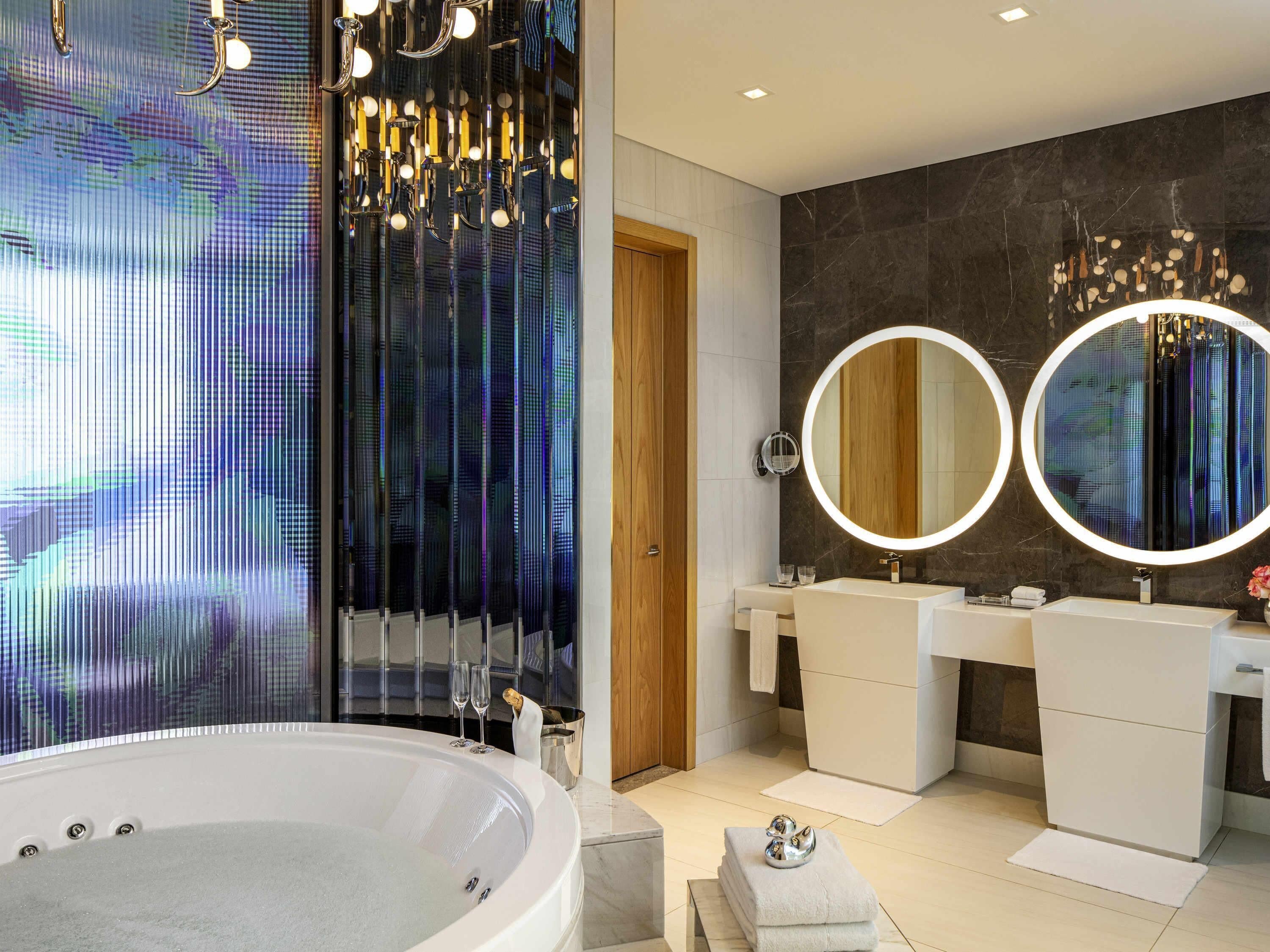 Penthouse, 1 Bedroom, Balcony (Sky Suite) | Minibar, in-room safe, desk, laptop workspace