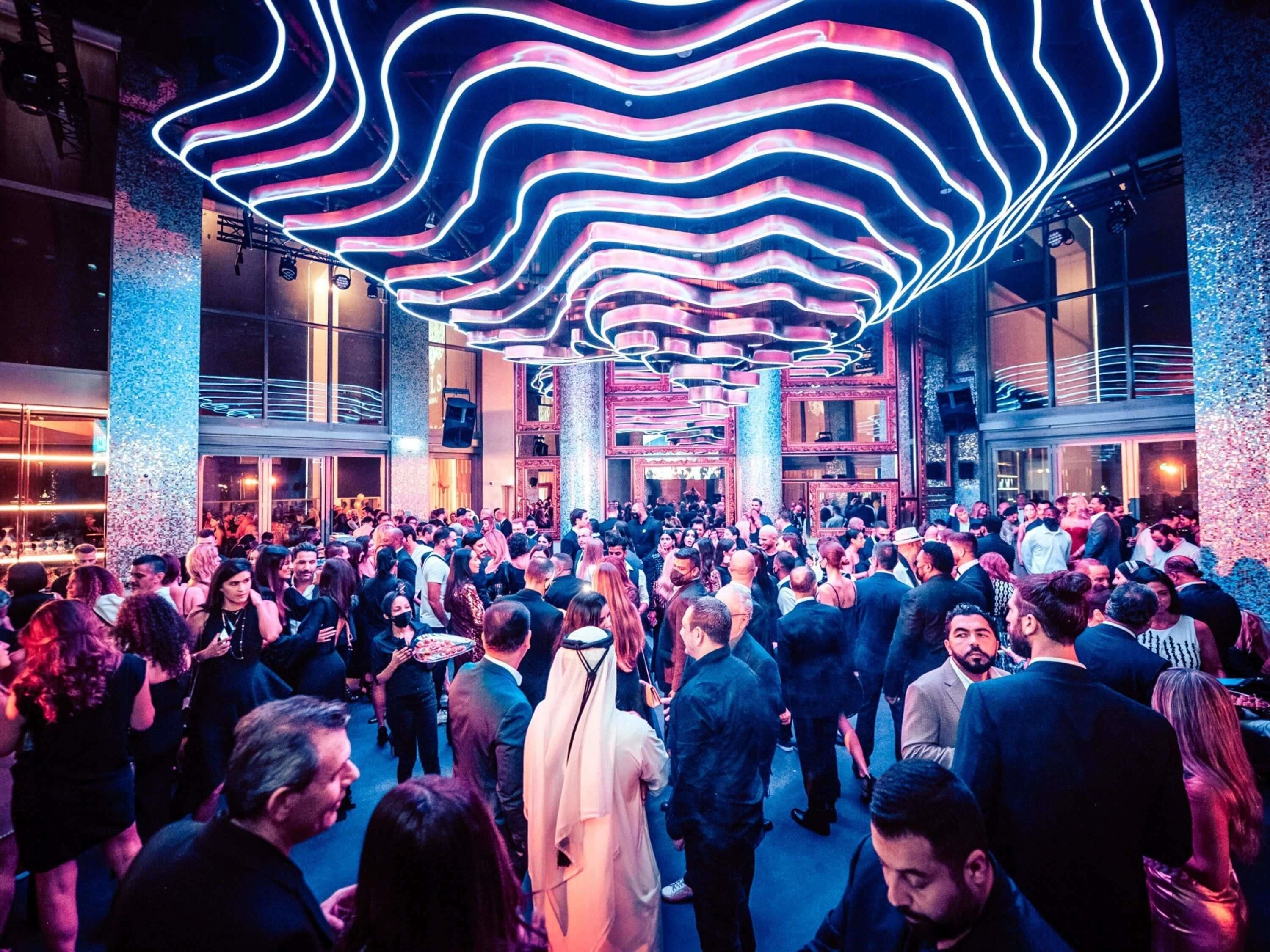 2 restaurants, breakfast, lunch, dinner served; italian cuisine