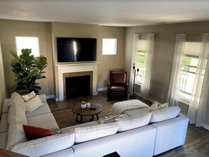 TV, fireplace