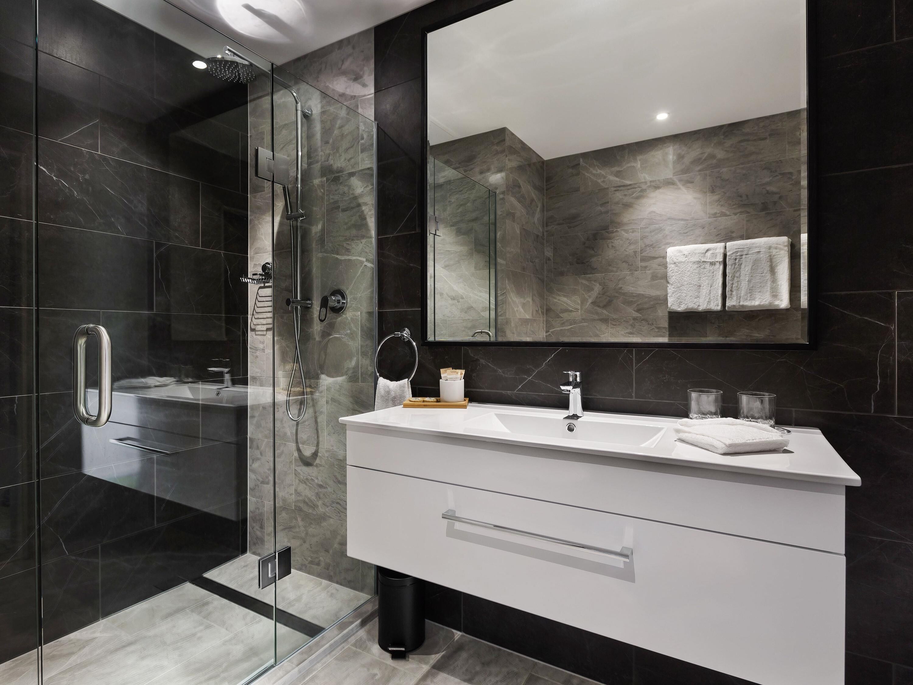 deluxe room, balcony (high floor) | individually decorated, individually furnished, desk, laptop workspace