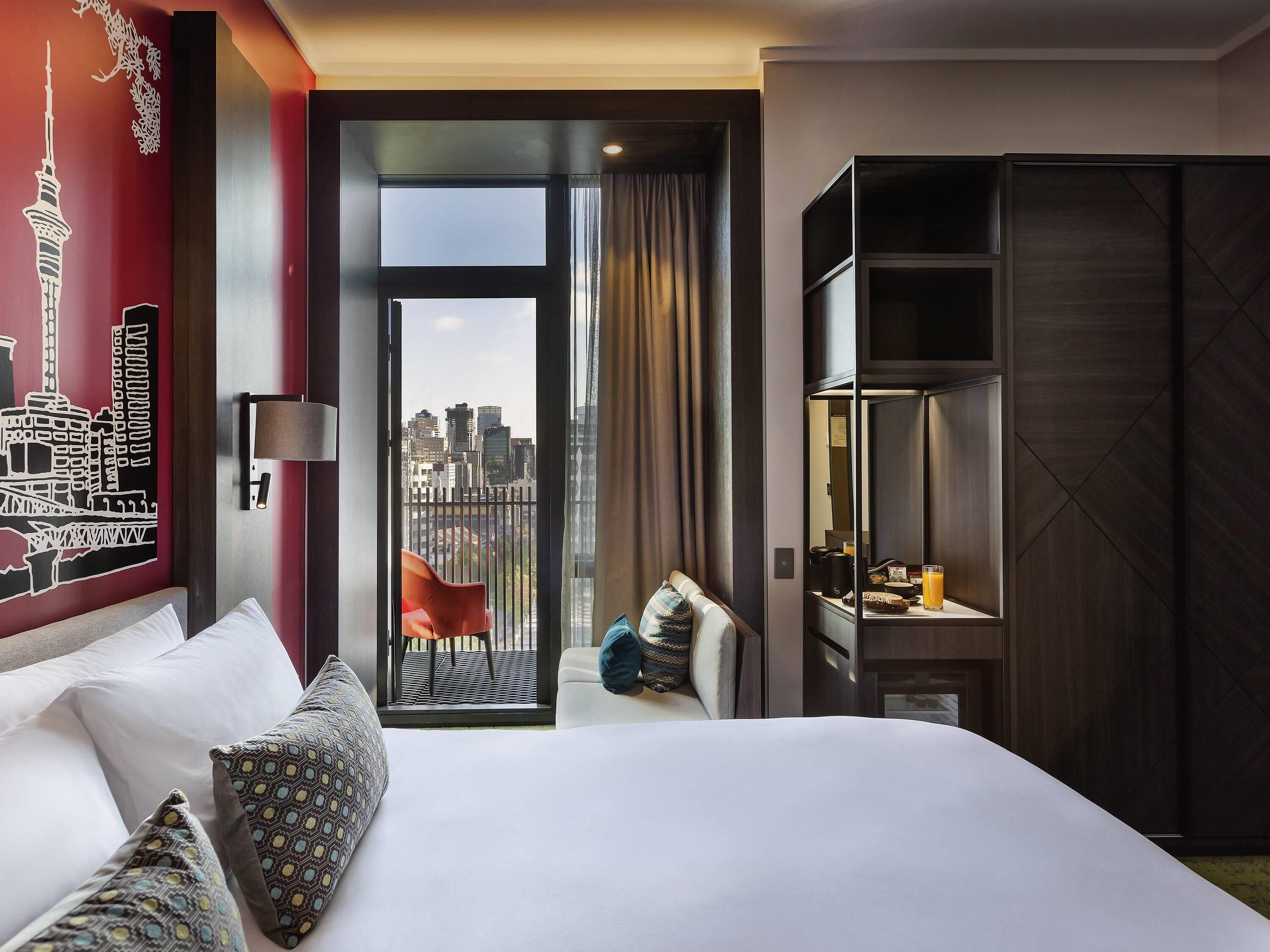 deluxe room, balcony (high floor) | individually decorated, individually furnished, desk, laptop workspace