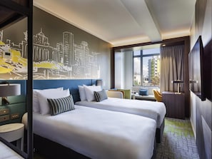 Trang trí khác biệt, trang bị nội thất với thiết kế riêng biệt, bàn