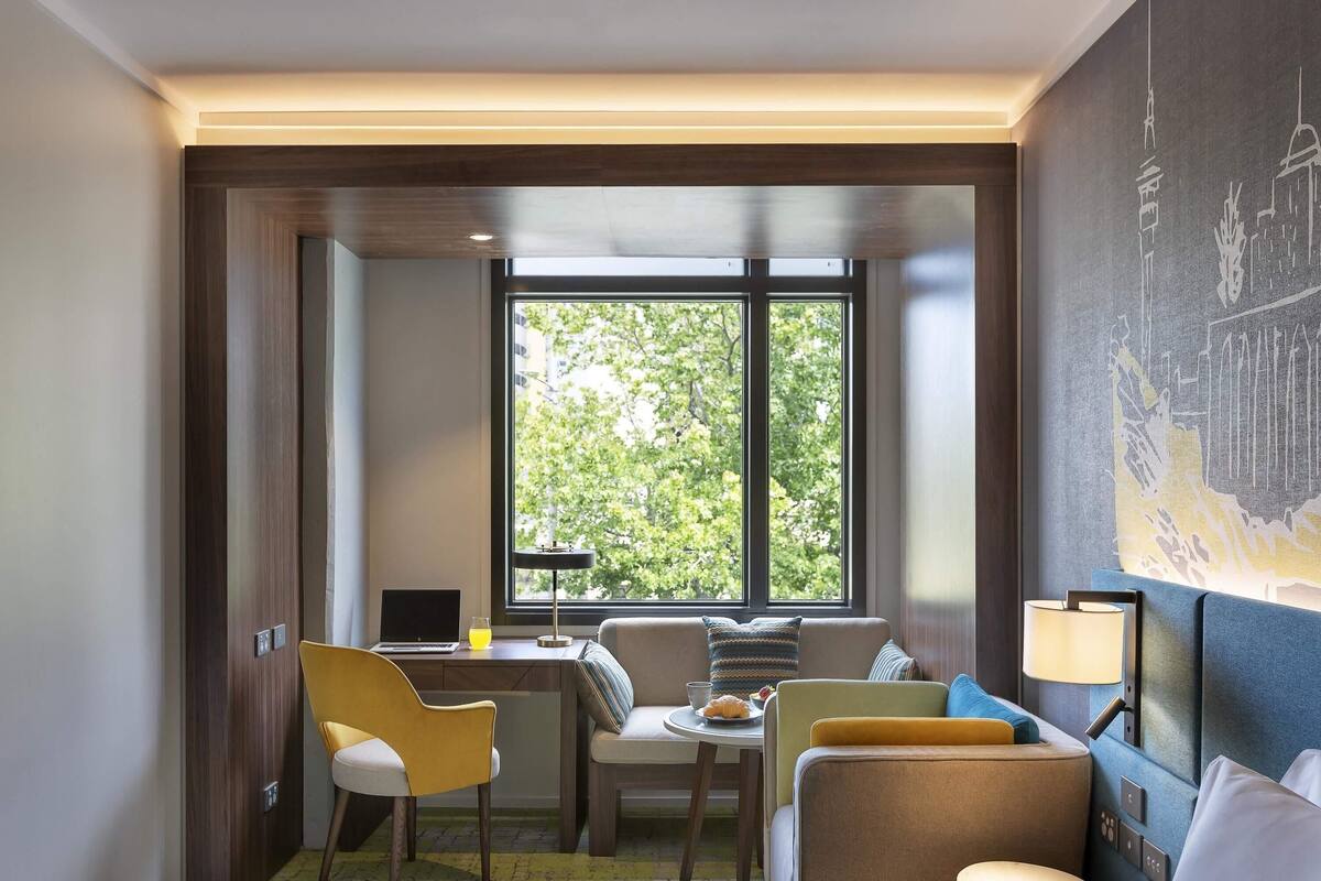 Desk, laptop workspace, cribs (free), WiFi (free)
