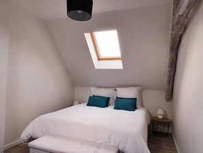 3 bedrooms, iron/ironing board, WiFi