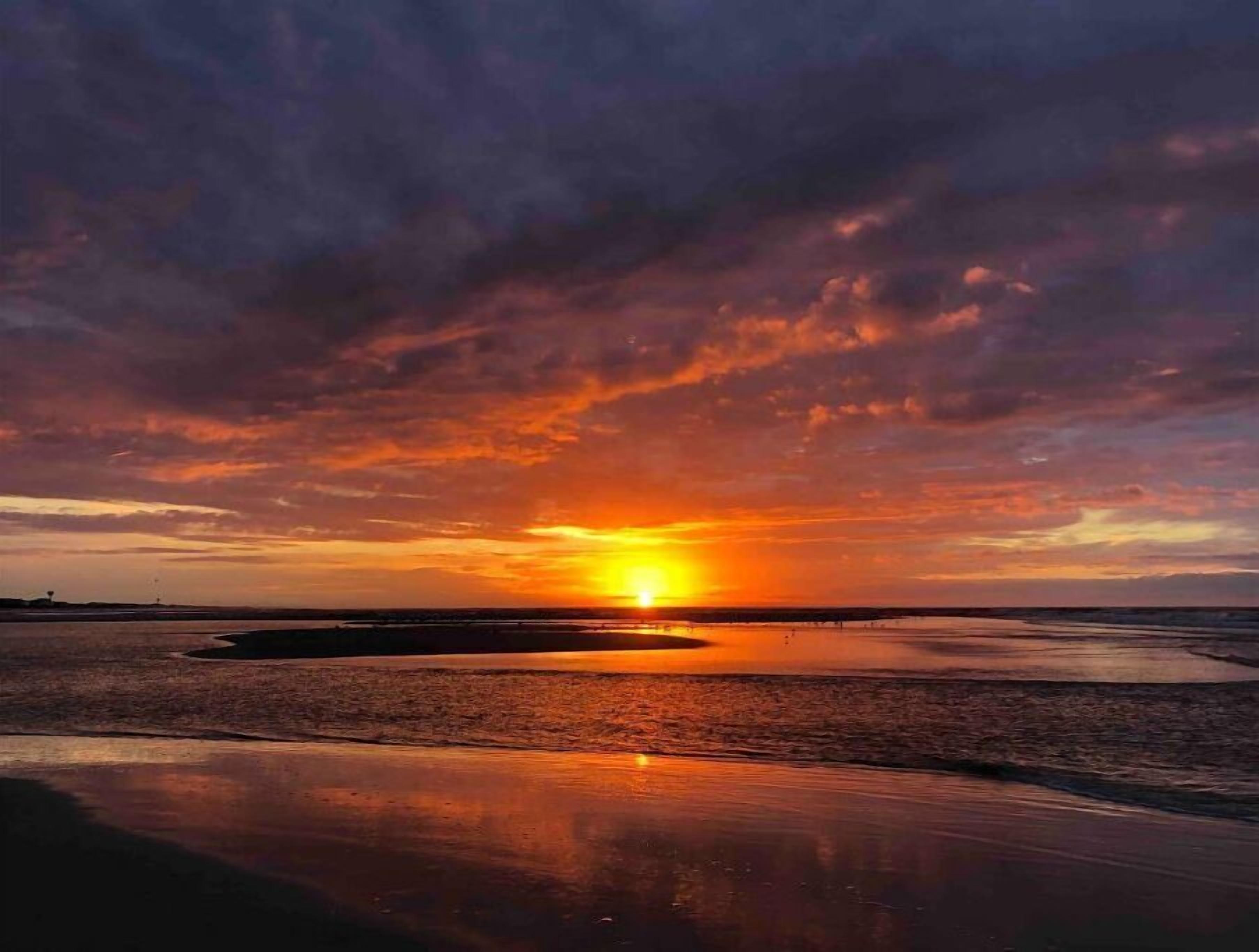 Beach nearby, sun loungers
