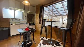 Fridge, microwave, stovetop, cookware/dishes/utensils