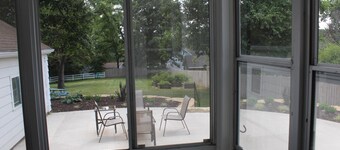 Eat, Shop, Stroll & More! Stay at this Cozy Bungalow in Dubuque!