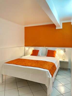 1 chambre, fer et planche à repasser, Wi-Fi gratuit, draps fournis