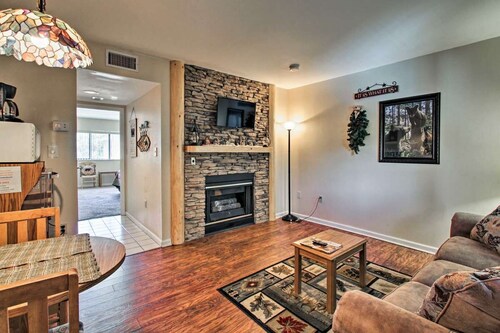 WALK TO D'TOWN GATLINBURG! 1/1 Condo With Fireplace and Pool! Sleeps 4 No stairs