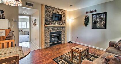 WALK TO D'TOWN GATLINBURG! 1/1 Condo With Fireplace and Pool! Sleeps 4 No stairs