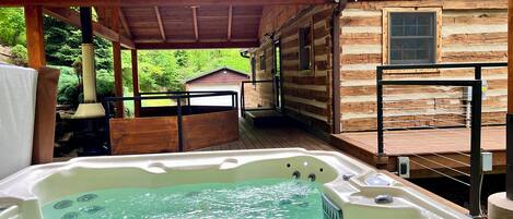 Outdoor spa tub