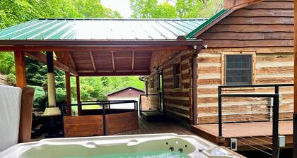 Secluded 100 Acre Retreat Cabin - Hot Tub - WiFi - Garage