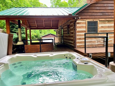Secluded 100 Acre Retreat Cabin - Hot Tub - WiFi - Garage
