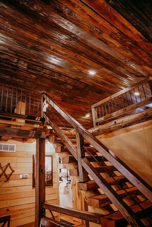 المنشأة من الداخل