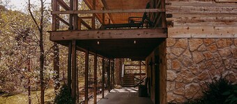 Secluded 100 Acre Retreat Cabin - Hot Tub - WiFi - Garage