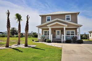 Exterior - OCEAN'S HEAVEN IS AN IMMACULATE HOME IN QUIET NEIGHBORHOOD! COMMUNITY POOL (Mexico Beach)