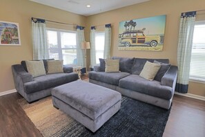 Smart TV - OCEAN'S HEAVEN IS AN IMMACULATE HOME IN QUIET NEIGHBORHOOD! COMMUNITY POOL (Mexico Beach)