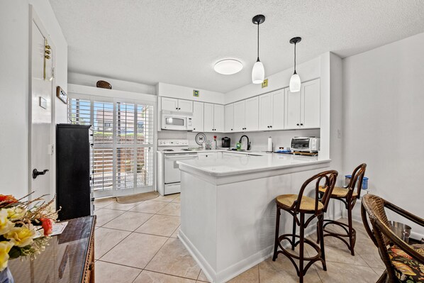 Fridge, microwave, oven, stovetop