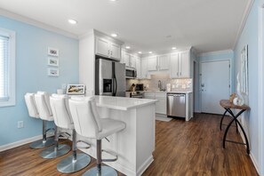 Kylskåp, mikrovågsugn, ugn och spishäll